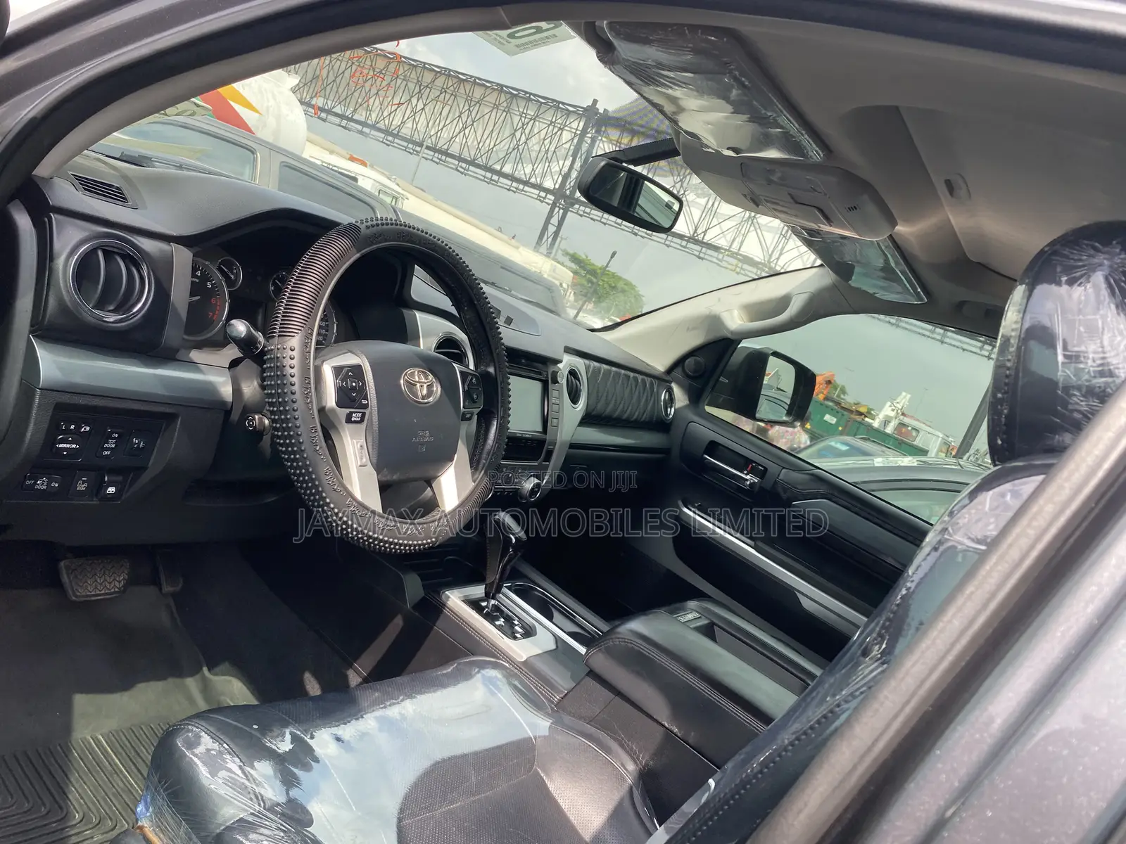 Toyota Tundra Limited 5.7L V8 4x2 CrewMax 5.6 ft. box 145.7 in. WB 2018