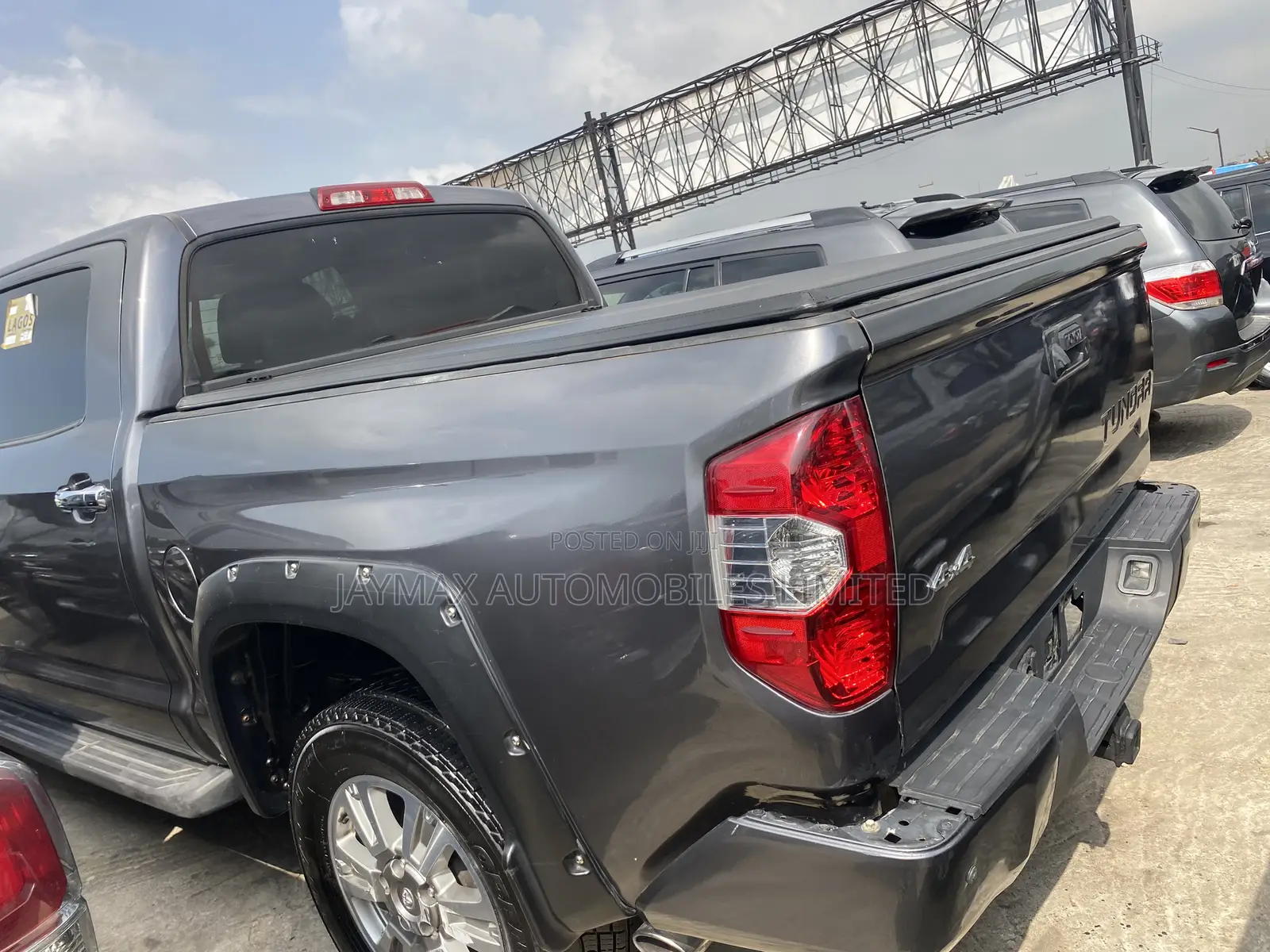 Toyota Tundra Limited 5.7L V8 4x2 CrewMax 5.6 ft. box 145.7 in. WB 2018