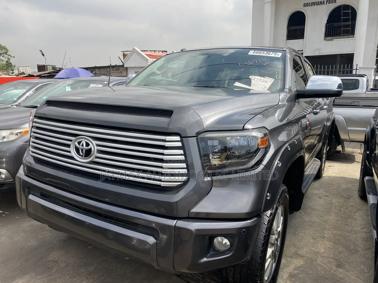 Toyota Tundra Limited 5.7L V8 4x2 CrewMax 5.6 ft. box 145.7 in. WB 2018