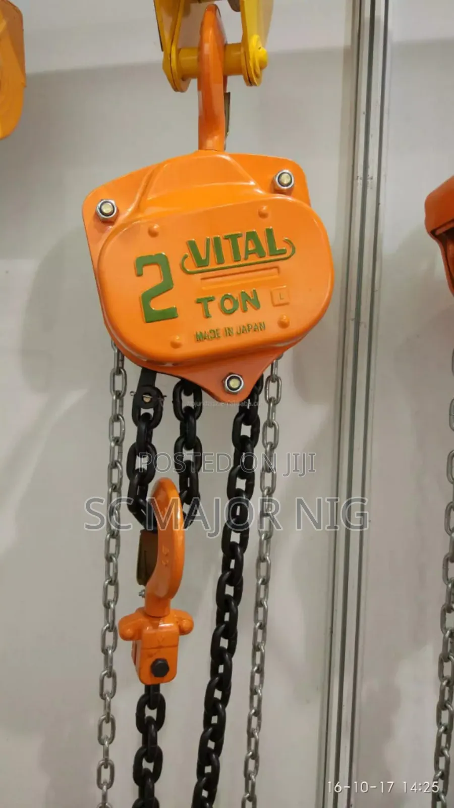 Manual Chain Block (Chain Hoist) With a 2-Ton Capacity