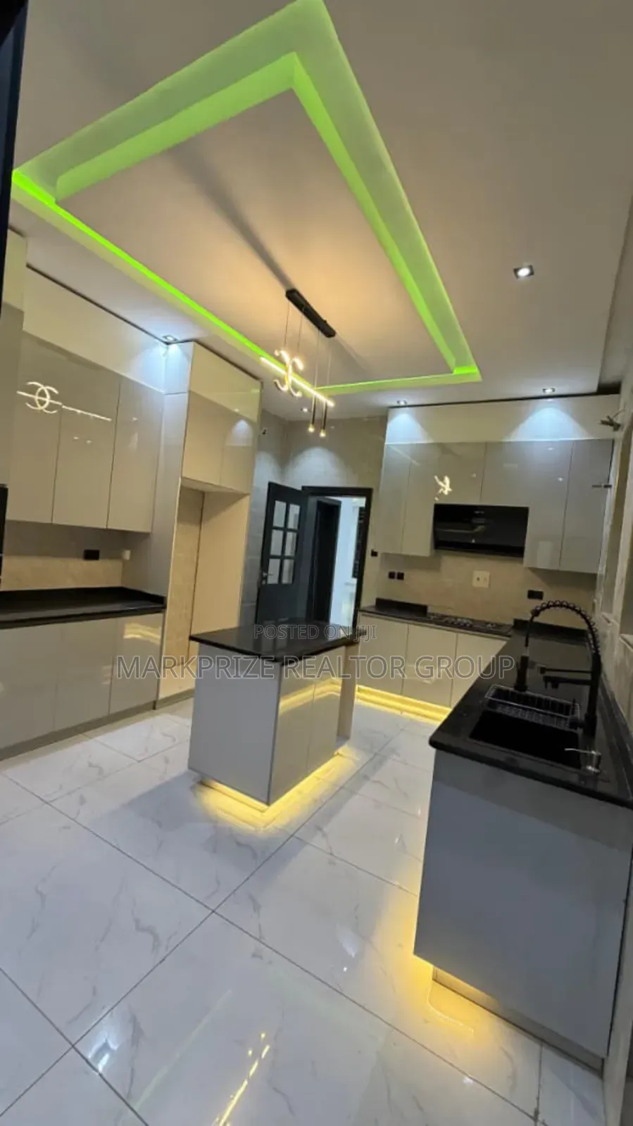 4bdrm Mansion in Akobo for sale