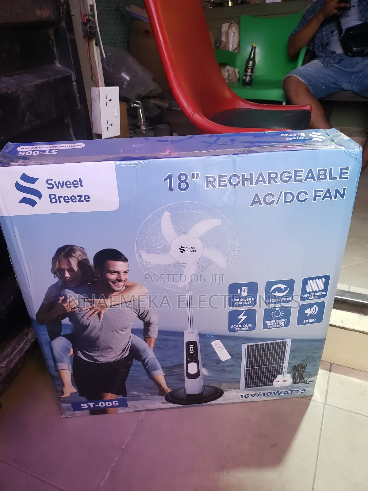 Sweet Breeze Solar 18" Rechargeable Fan