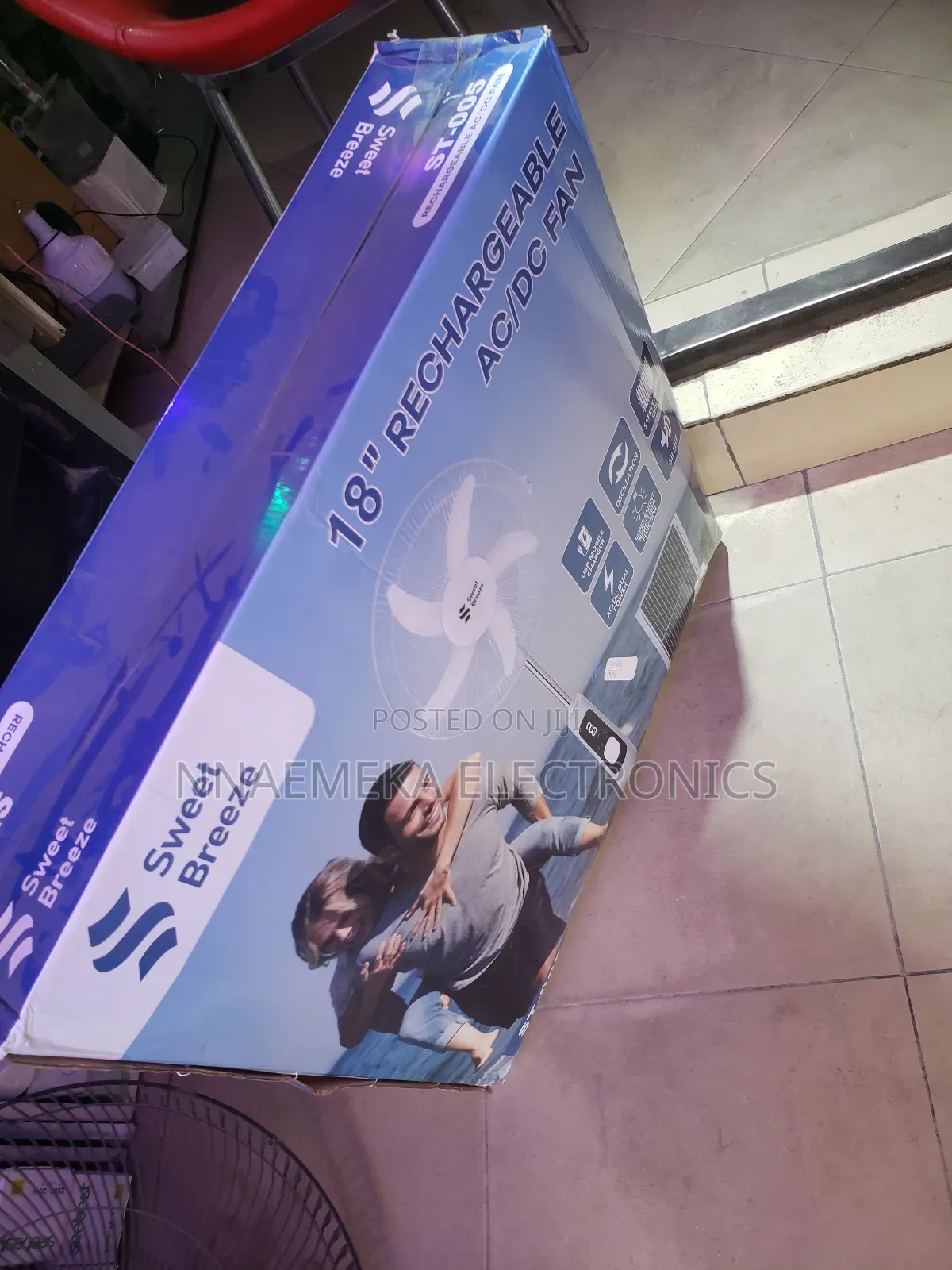 Sweet Breeze Solar 18" Rechargeable Fan