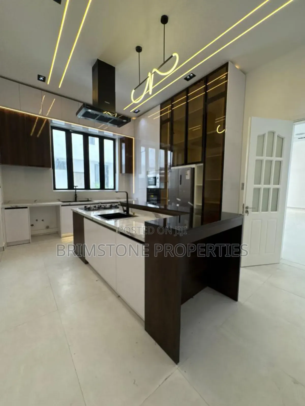 Furnished 5bdrm Duplex in Osapa london for sale