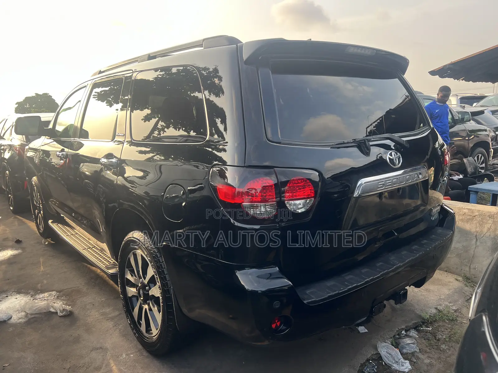 Toyota Sequoia Platinum 4dr SUV (5.7L 8cyl 6A) 2015 Black