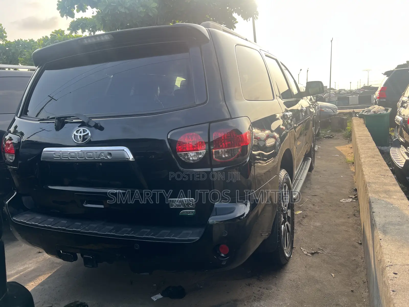 Toyota Sequoia Platinum 4dr SUV (5.7L 8cyl 6A) 2015 Black