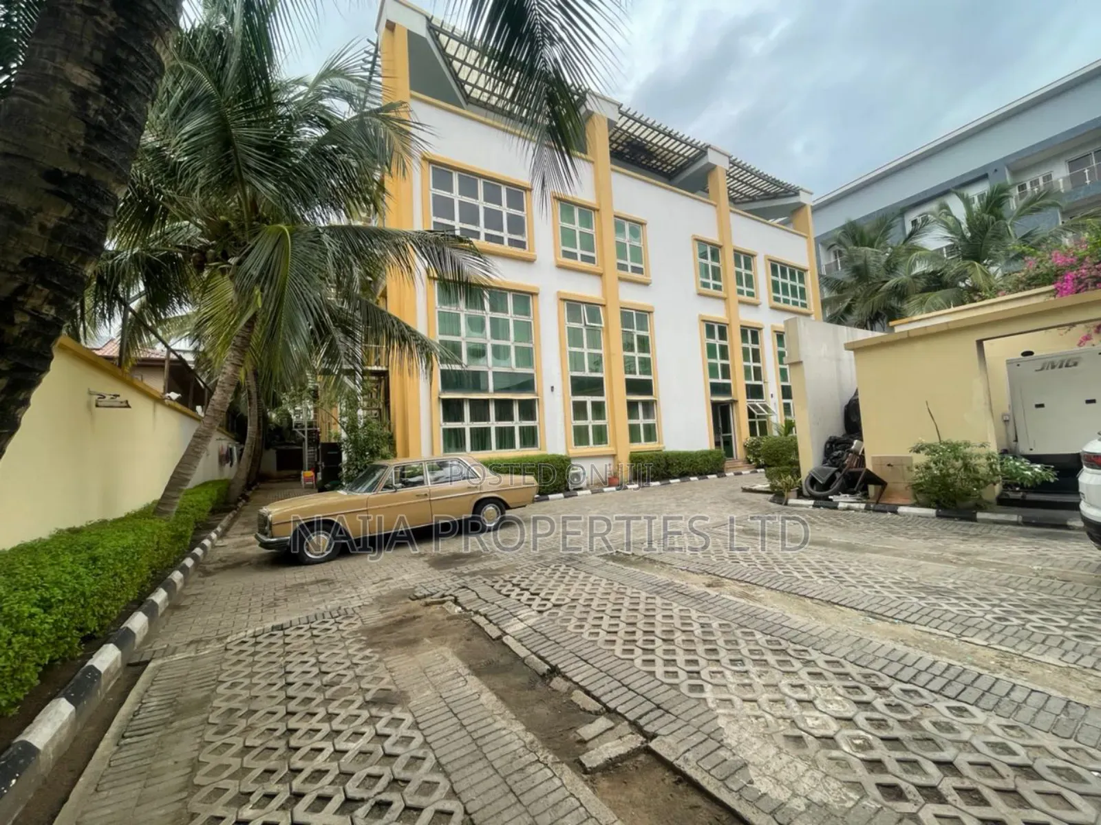 2bdrm Block of Flats in Oniru Estate, Victoria Island for sale