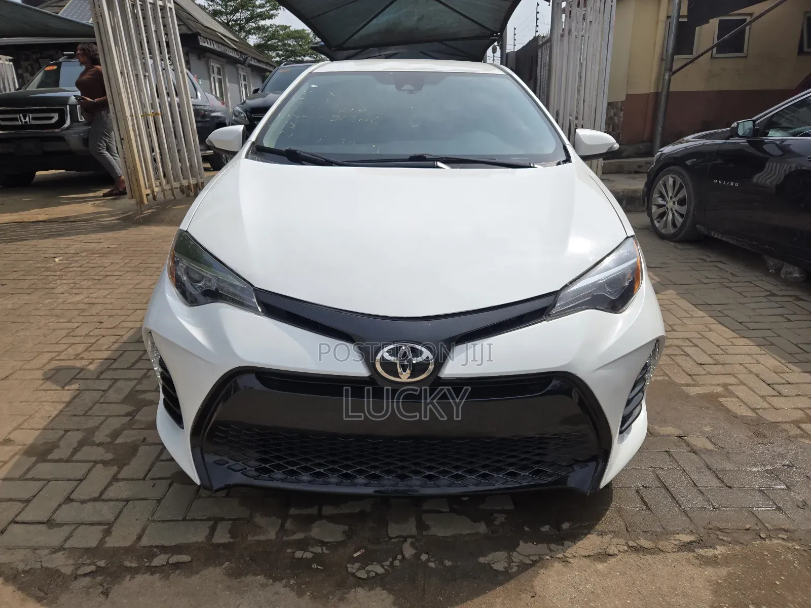 Toyota Corolla SE 4dr Sedan (1.8L 4cyl CVT) 2017 White