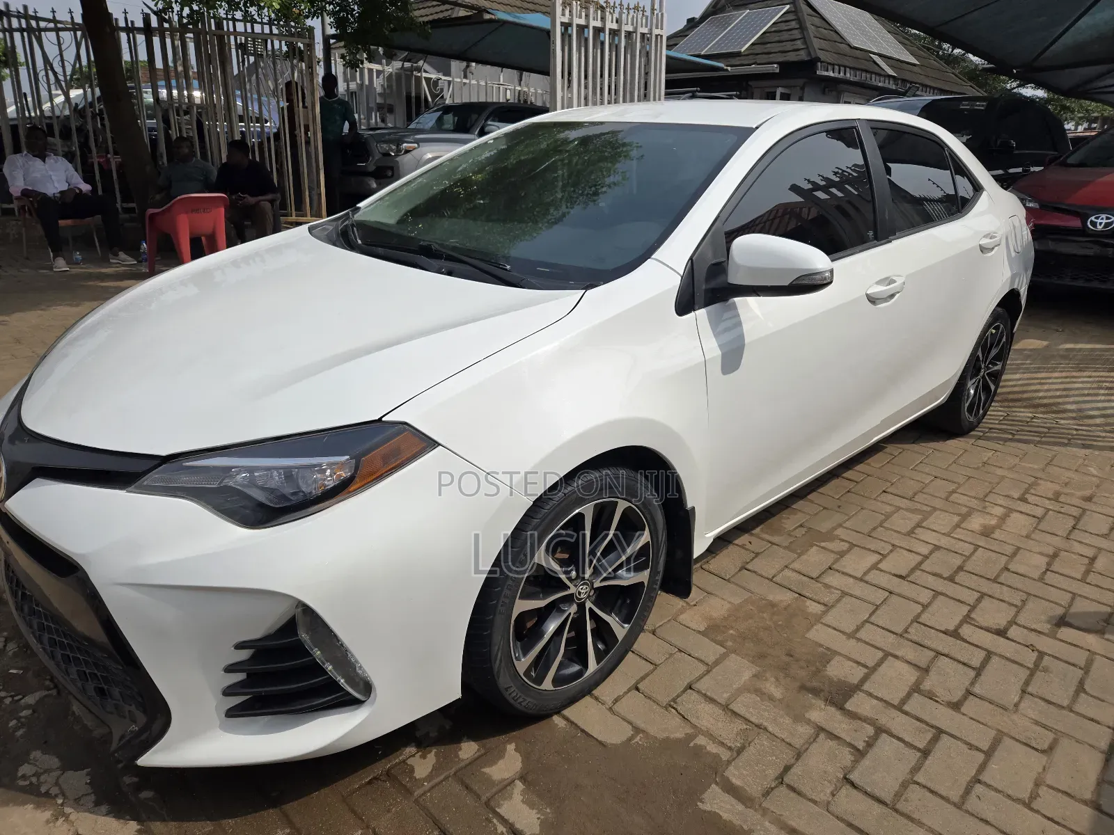 Toyota Corolla SE 4dr Sedan (1.8L 4cyl CVT) 2017 White