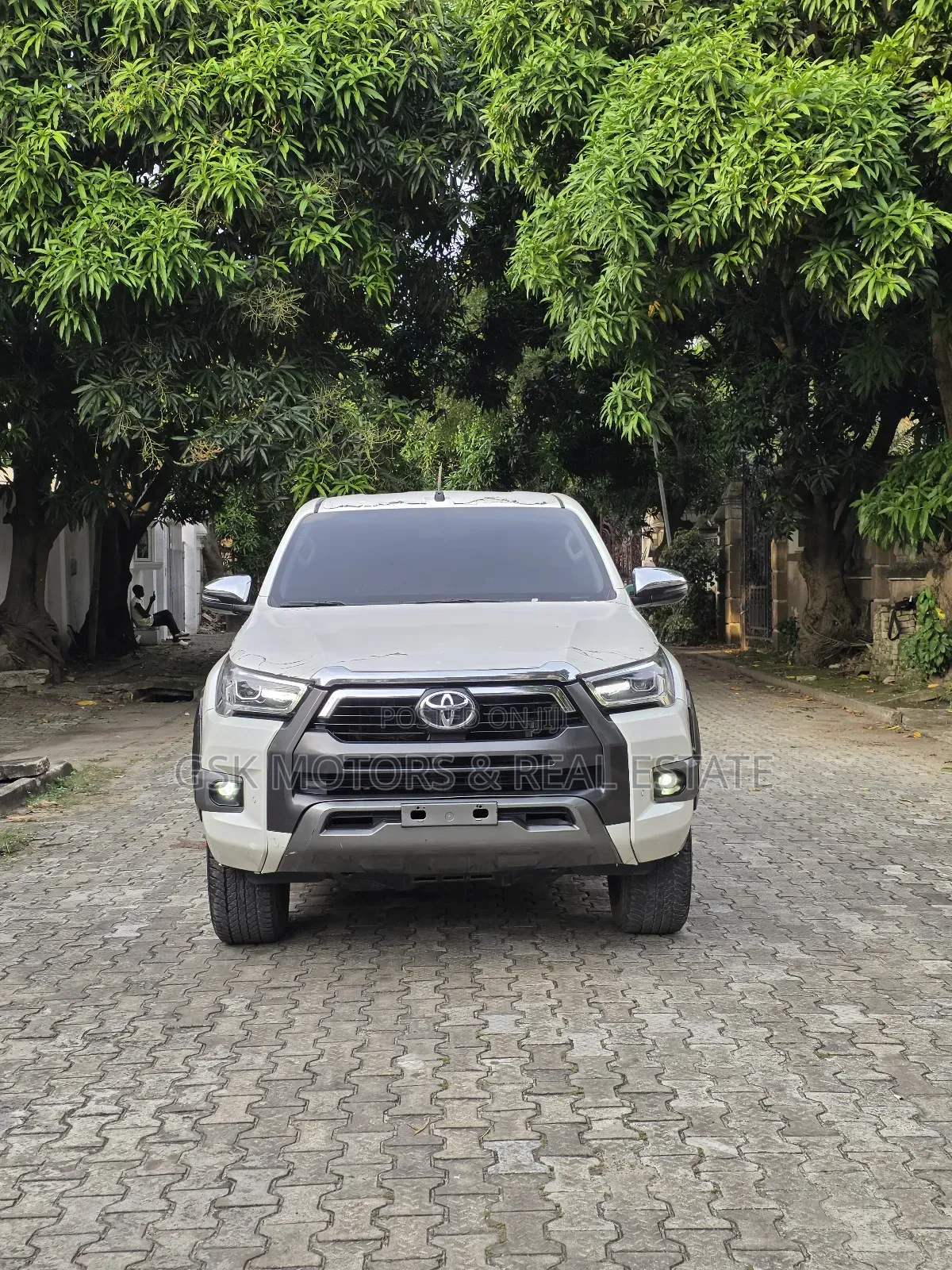Toyota Hilux 2023 White