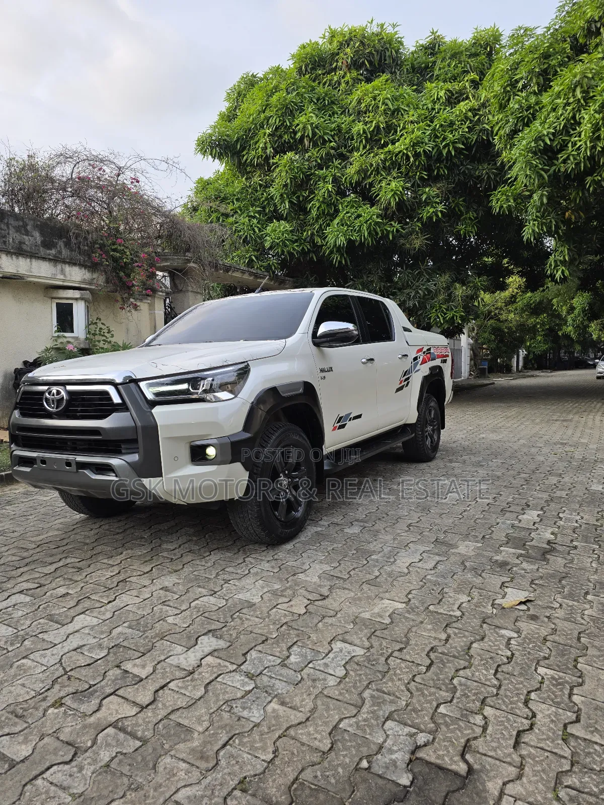 Toyota Hilux 2023 White