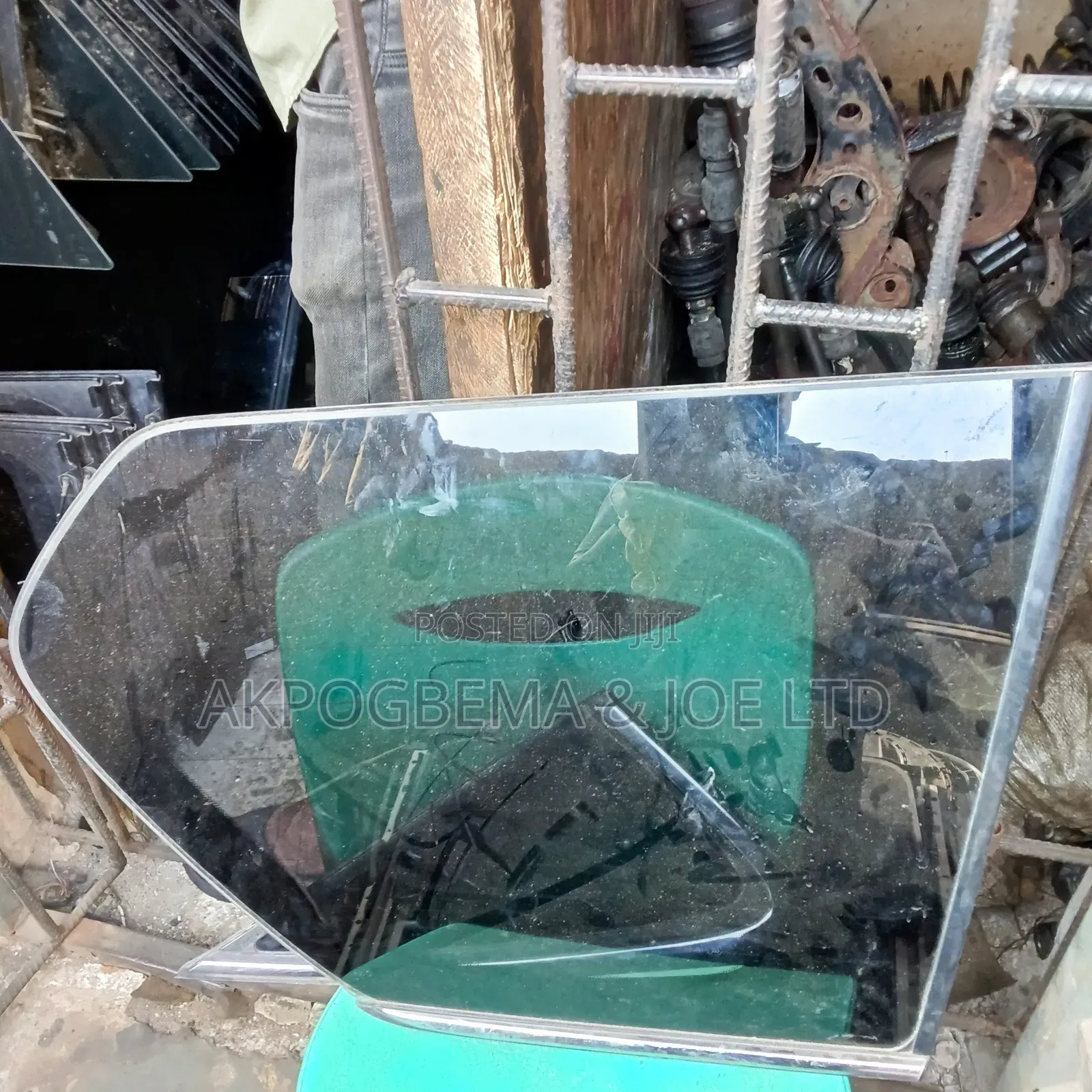 Vent Glass for Toyota, Lexus Mercedes