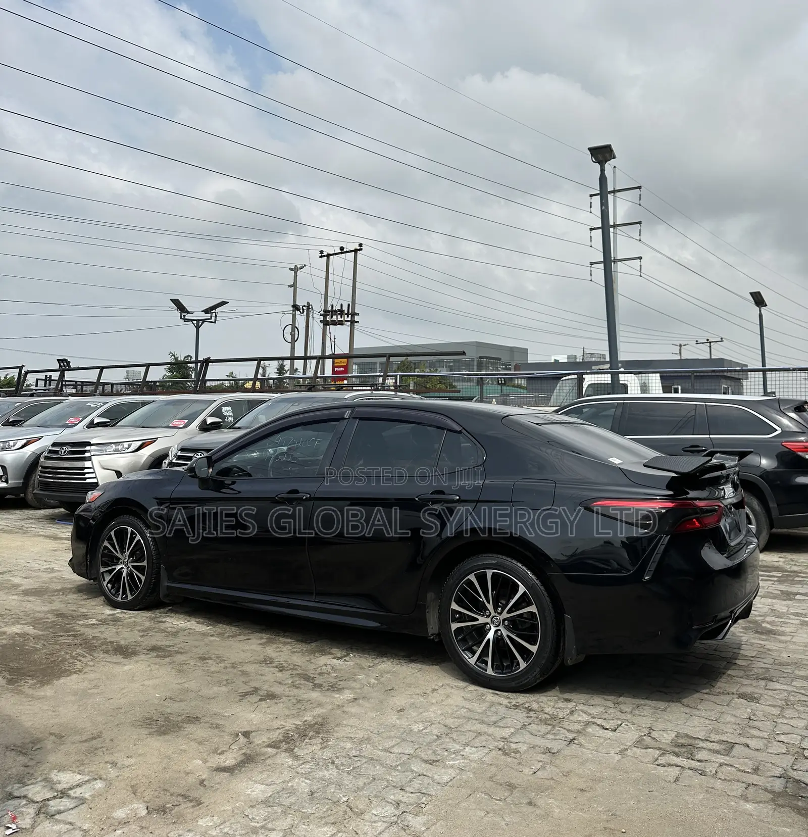 Toyota Camry SE FWD (2.5L 4cyl 8AM) 2018 Black