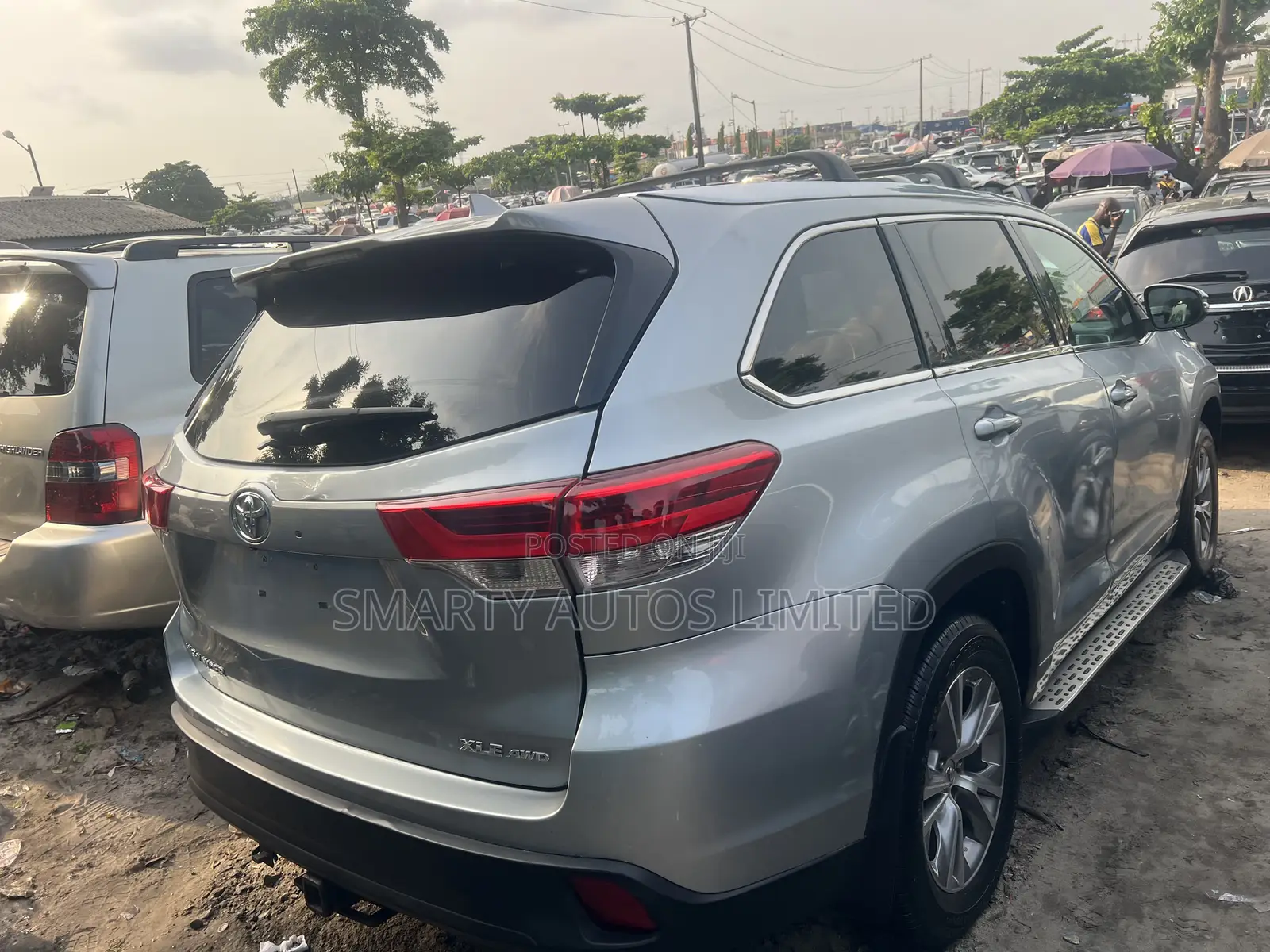 Toyota Highlander XLE 4dr SUV AWD (3.5L 6cyl 6A) 2015 Silver