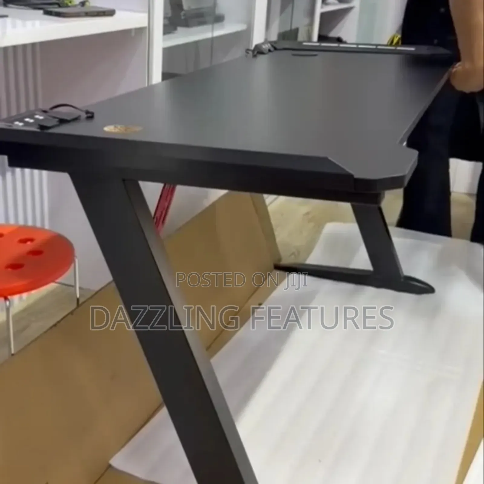 Mordern Gaming Table With Rgb Led Light