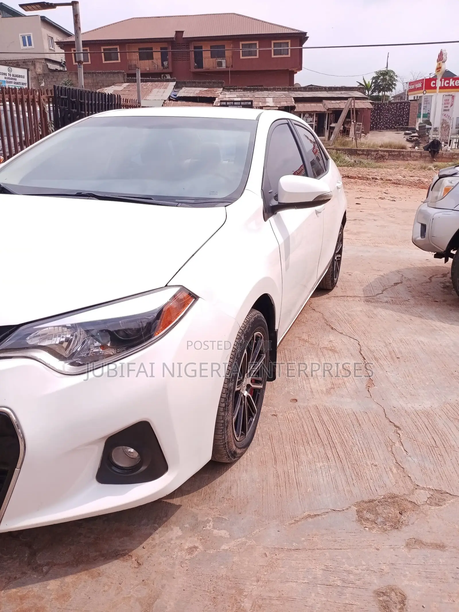 Toyota Corolla LE Eco 4dr Sedan (1.8L 4cyl CVT) 2014 White