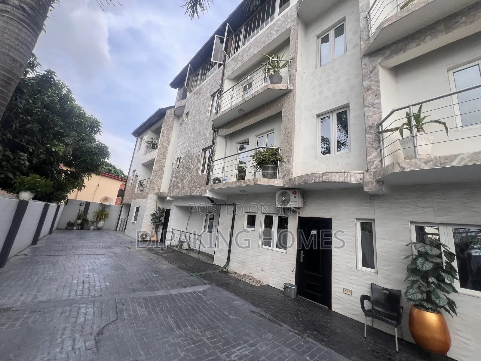 Furnished 2bdrm Block of Flats in Adeniyi Jones for sale
