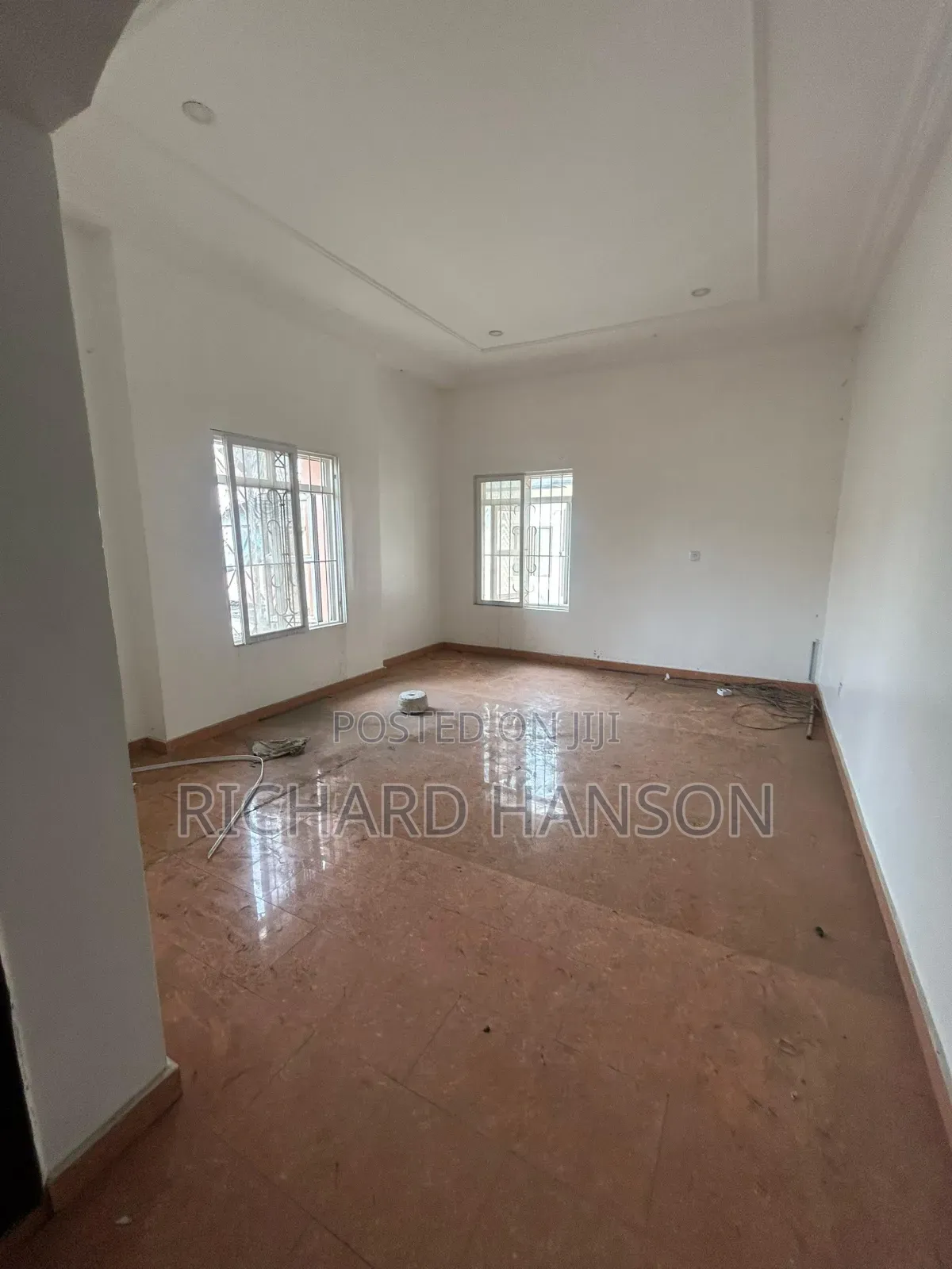 Commercial Building on 1050sqm in V.I for N6.5b