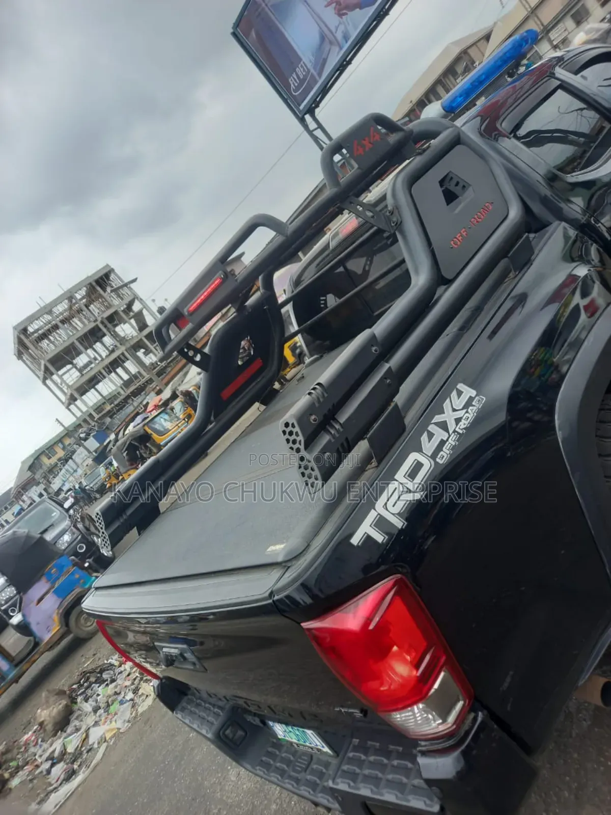 Rolling Cover and Rugged Bar for Toyota Tacoma TRD 2024