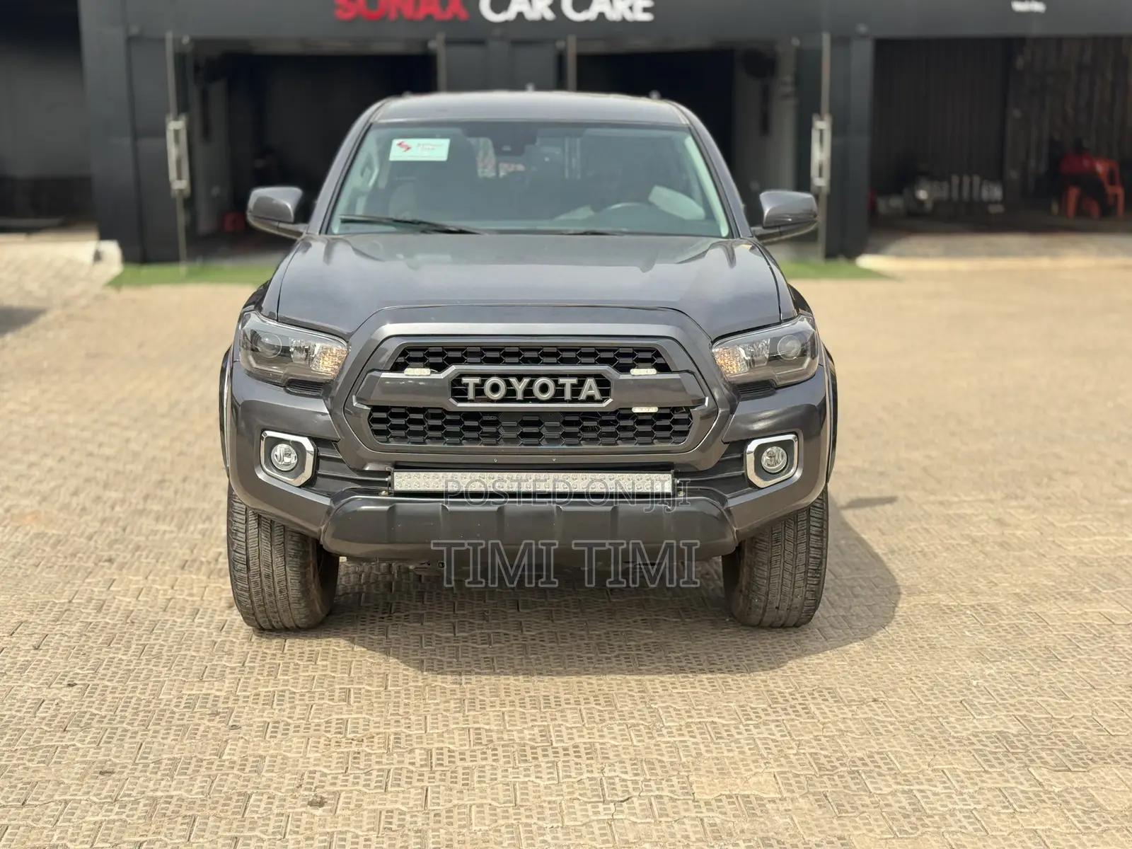 Toyota Tacoma SR5 2018 Gray
