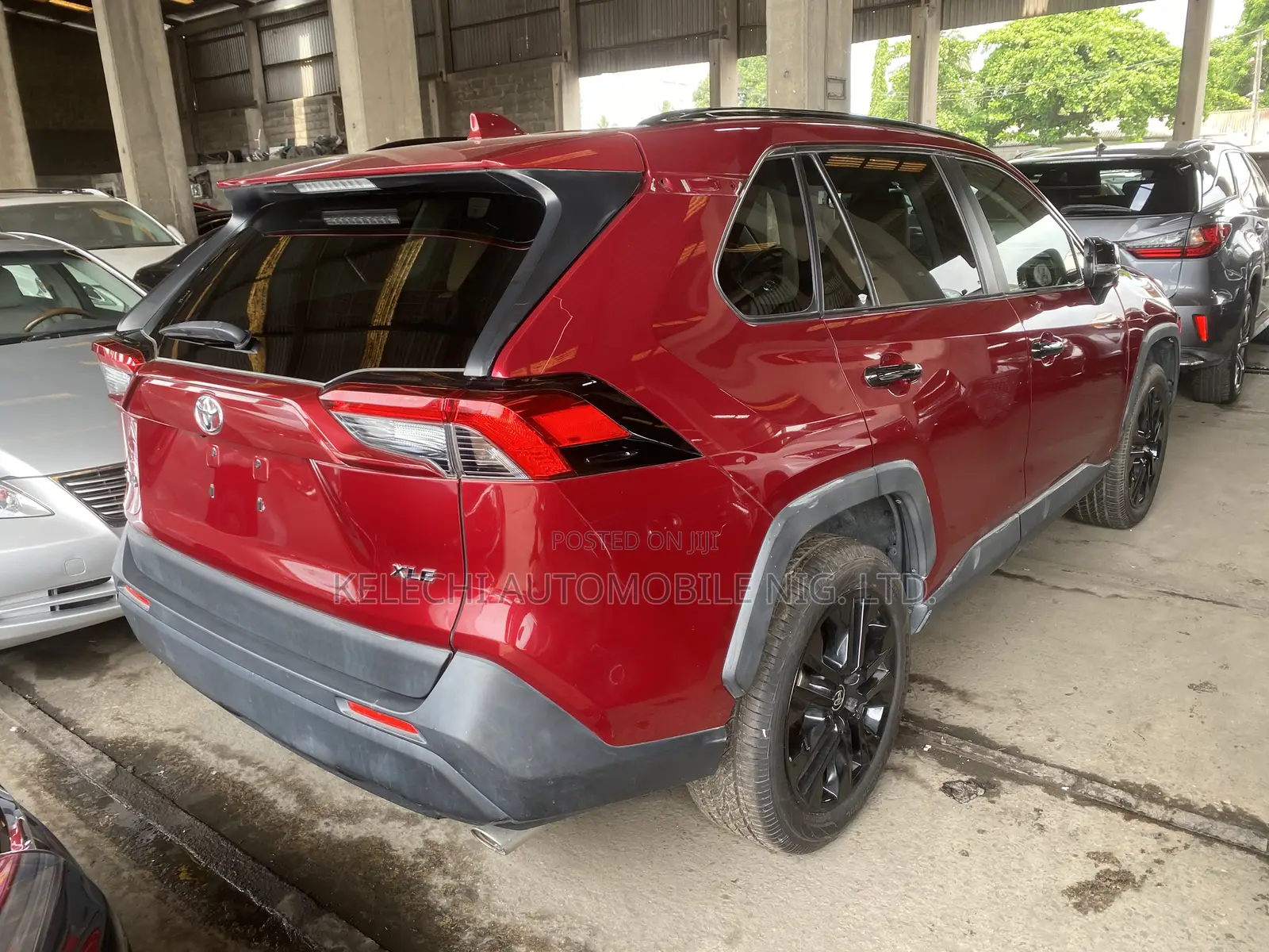 Toyota RAV4 XLE 2021 Red