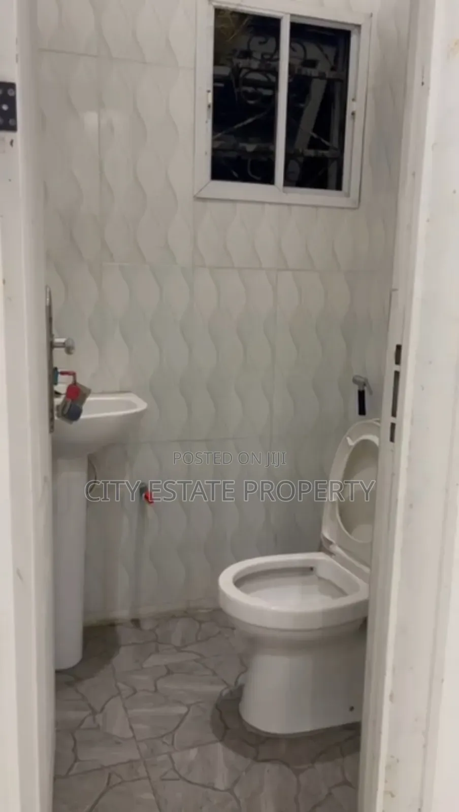 8bdrm Block of Flats in Royal Estate, Port-Harcourt for sale