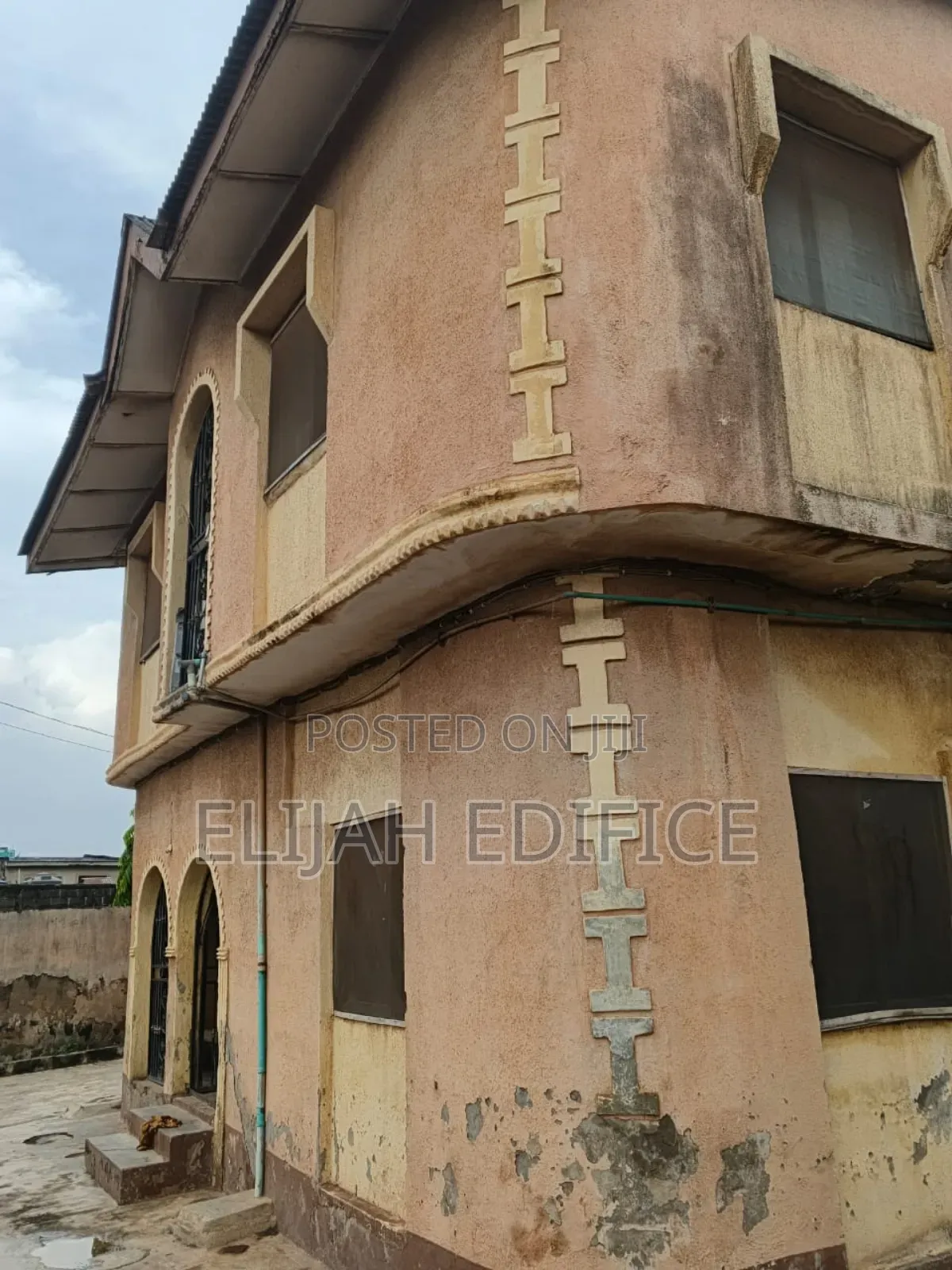 18bdrm Block of Flats in Ajegunle, Alakuko for sale