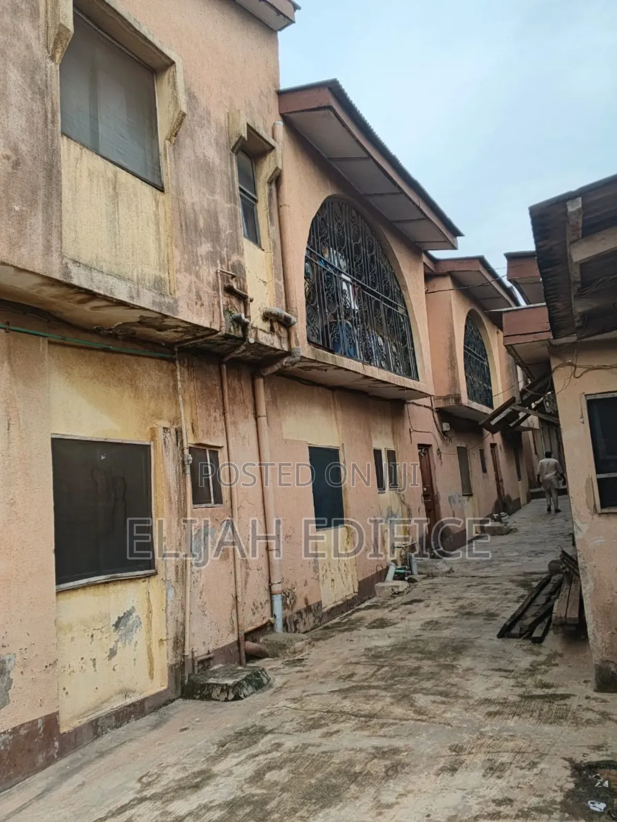 18bdrm Block of Flats in Ajegunle, Alakuko for sale