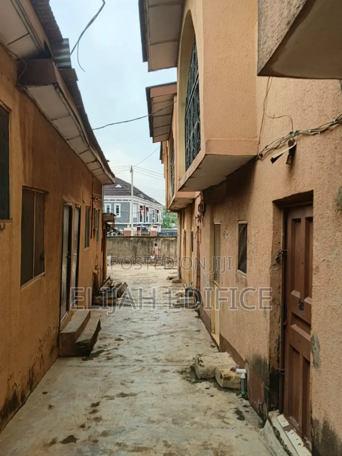 18bdrm Block of Flats in Ajegunle, Alakuko for sale