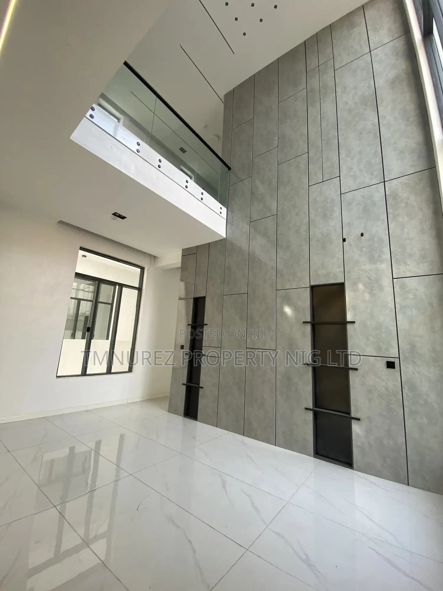5bdrm Duplex in Chevron for sale