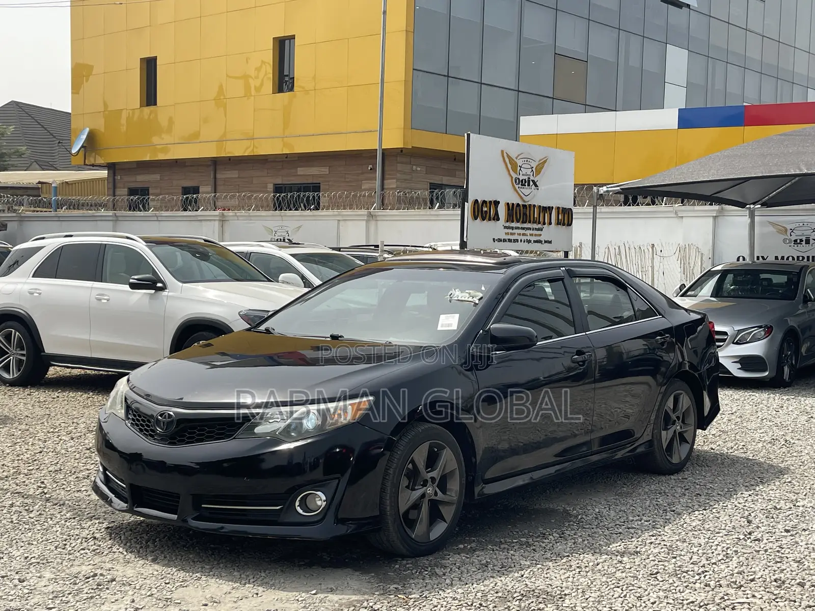 Toyota Camry SE 4dr Sedan (2.5L 4cyl 6A) 2013 Black