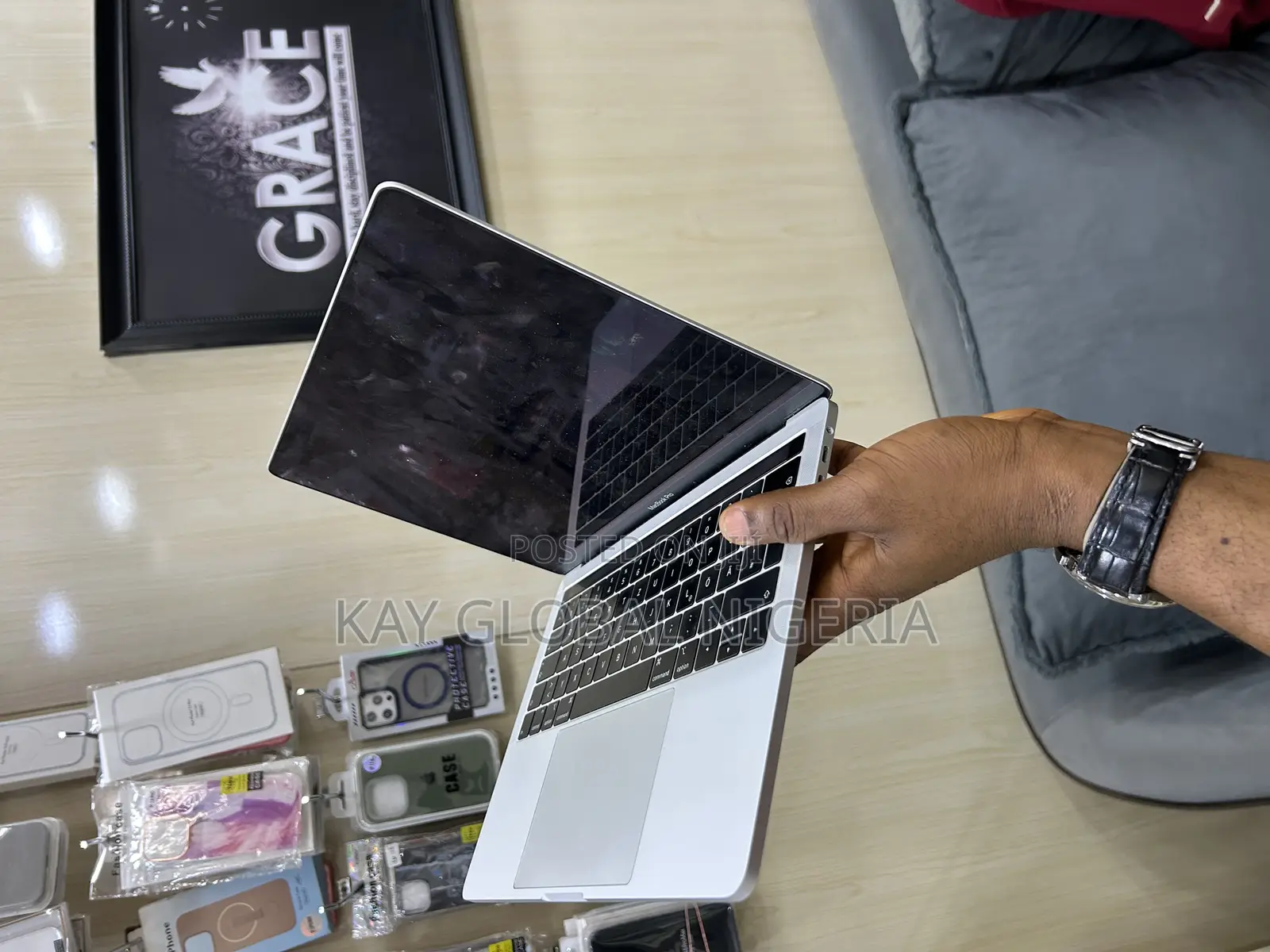 Laptop Apple MacBook Pro 2018 8GB Intel Core I5 SSD 256GB
