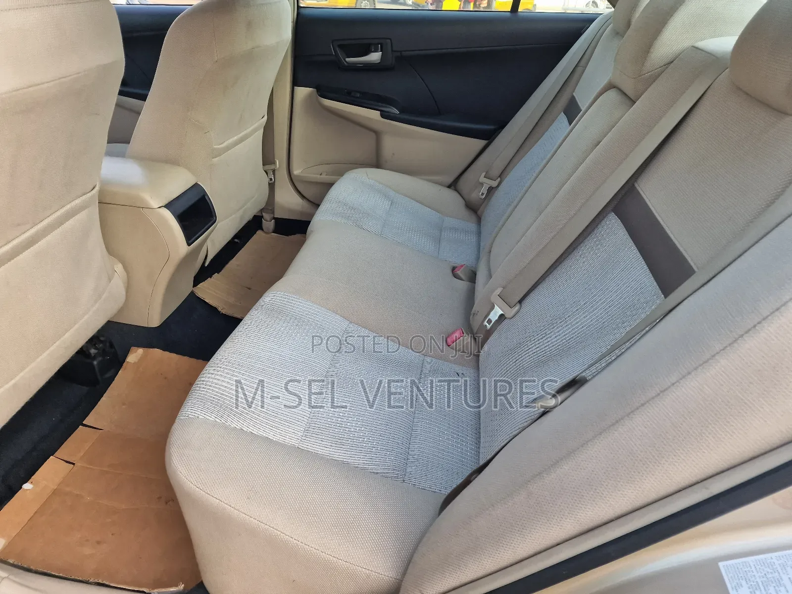 Toyota Camry LE 4dr Sedan (2.5L 4cyl 6A) 2013 Gold