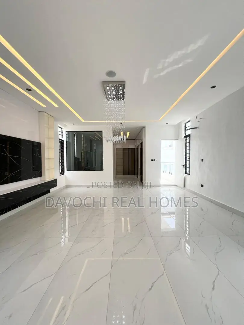 5bdrm Duplex in Chevron Drive for sale