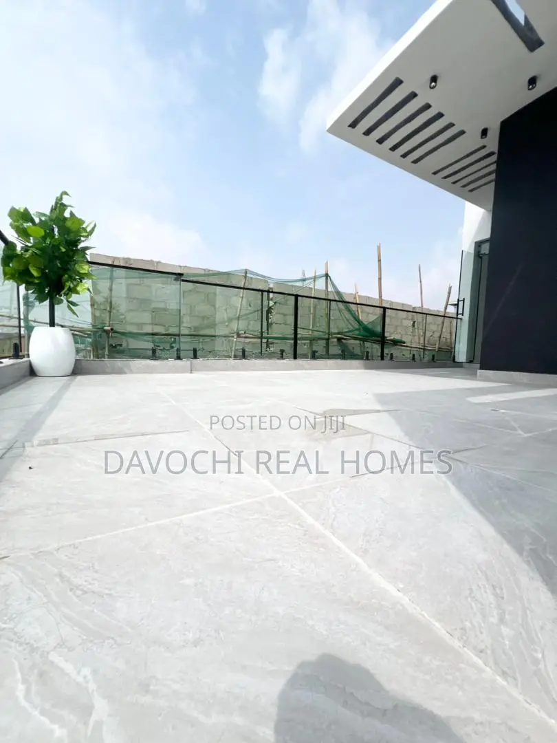 5bdrm Duplex in Chevron Drive for sale