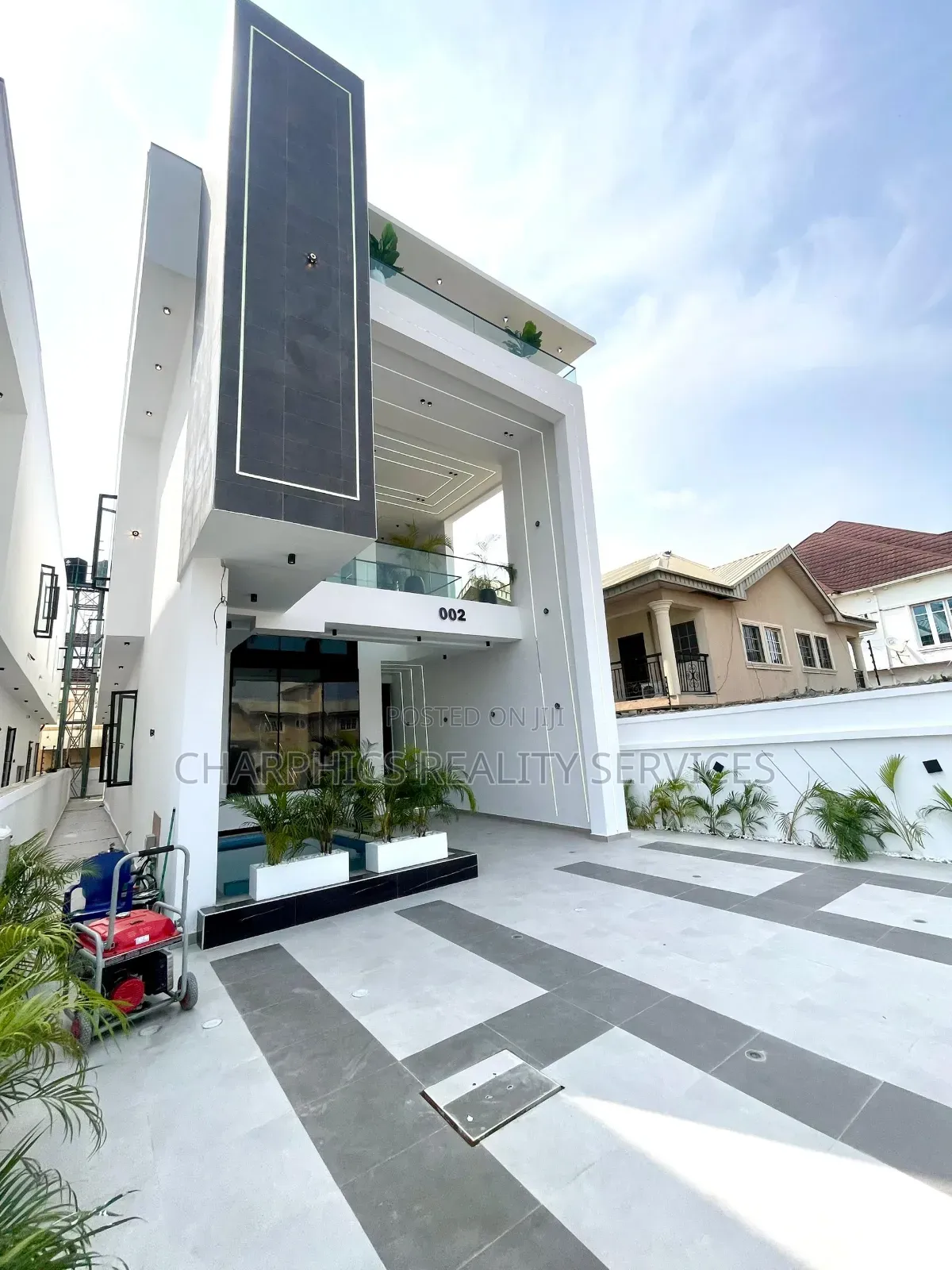 5bdrm Duplex in Ikota for sale