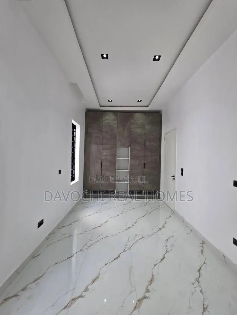 5bdrm Duplex in Ikota Gra for sale