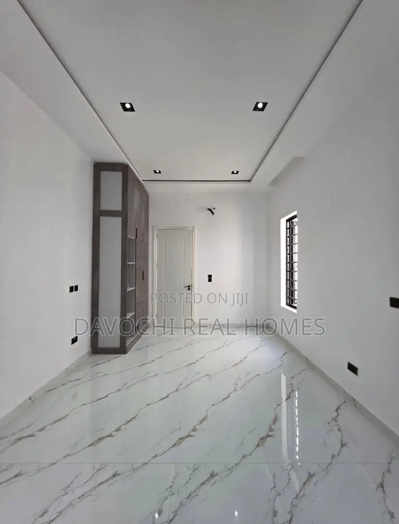 5bdrm Duplex in Ikota Gra for sale