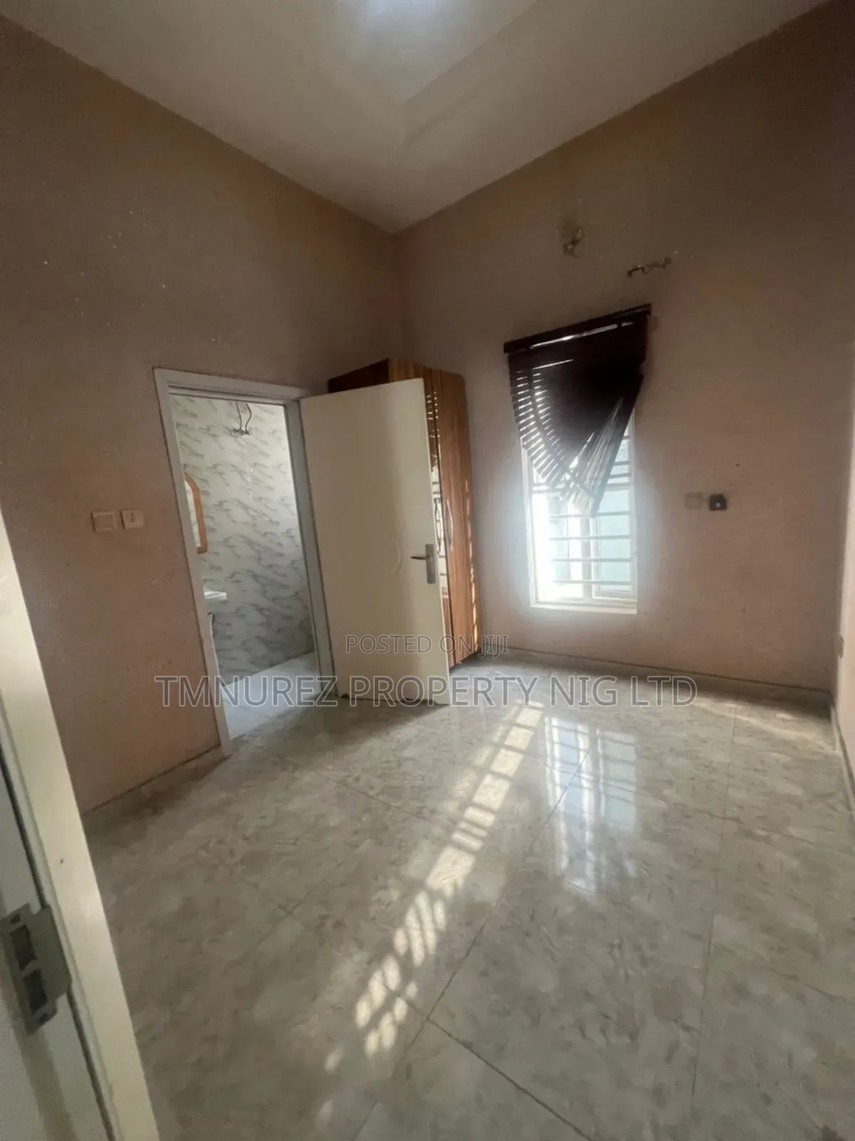 Mini Flat in Orchild Road, Chevron for rent