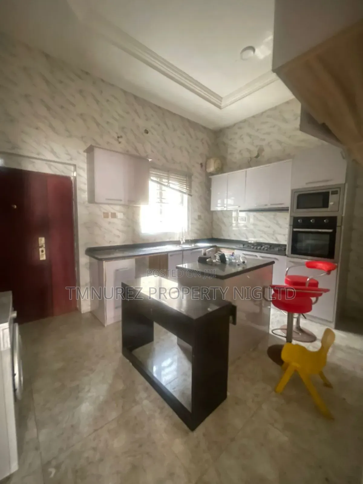 Mini Flat in Orchild Road, Chevron for rent