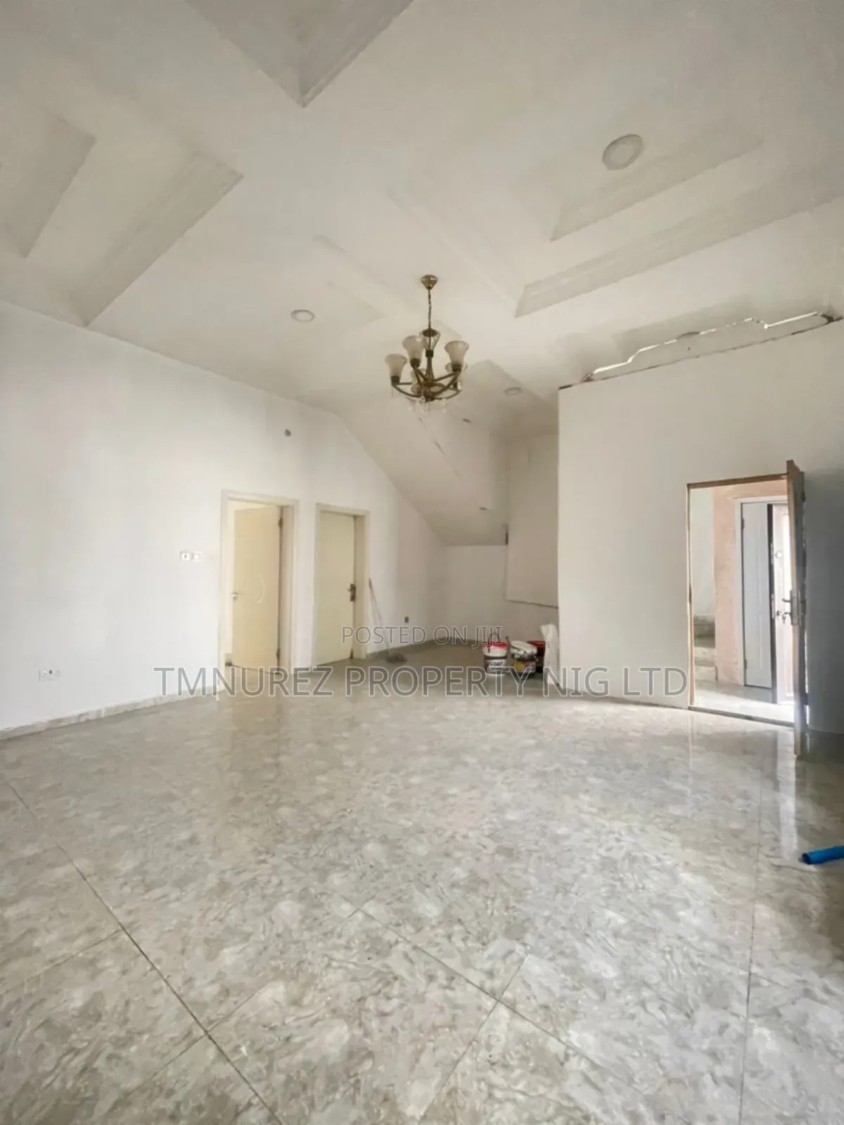 Mini Flat in Orchild Road, Chevron for rent