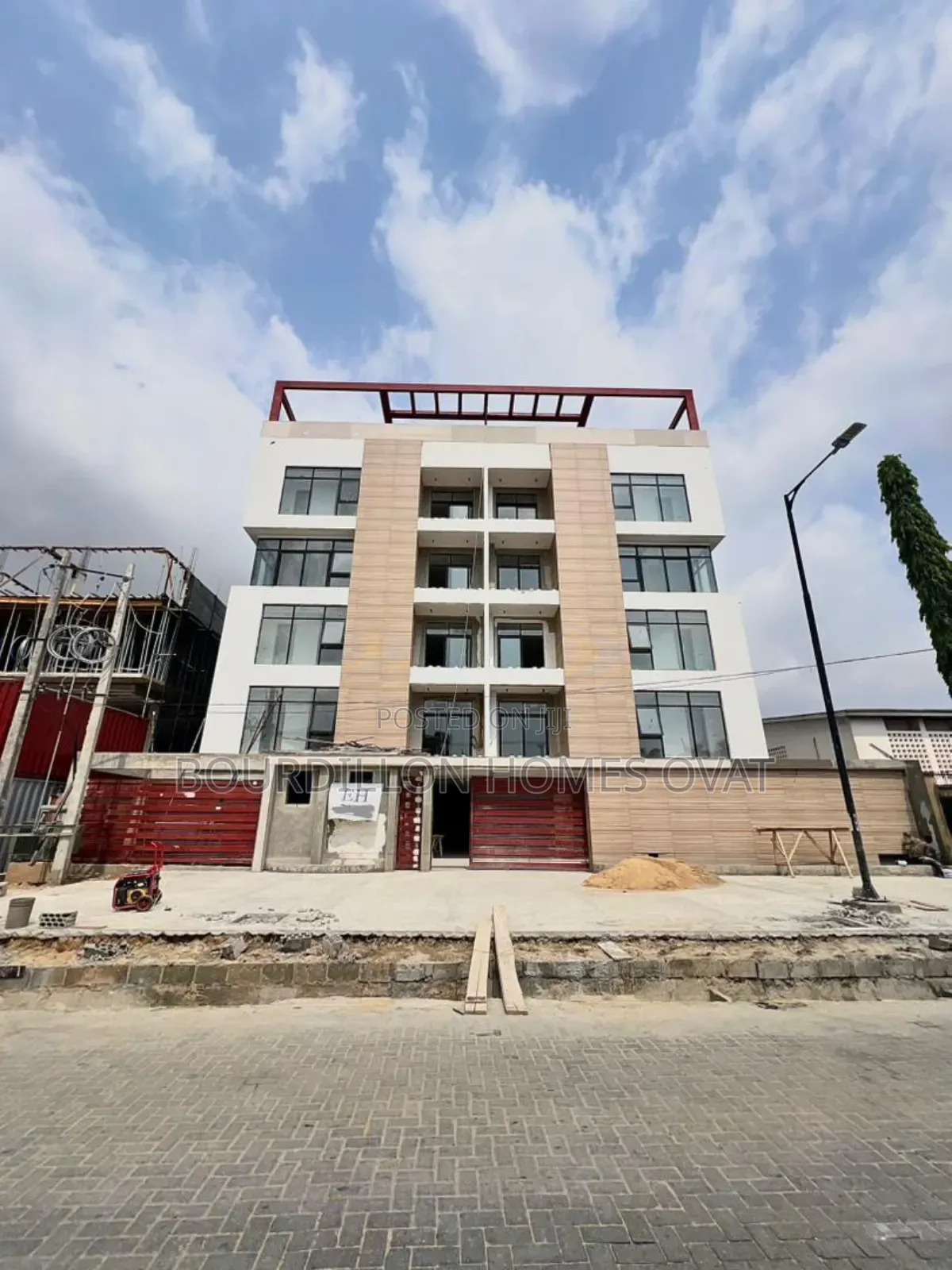 3bdrm Apartment in Lekki Phase 1 for sale