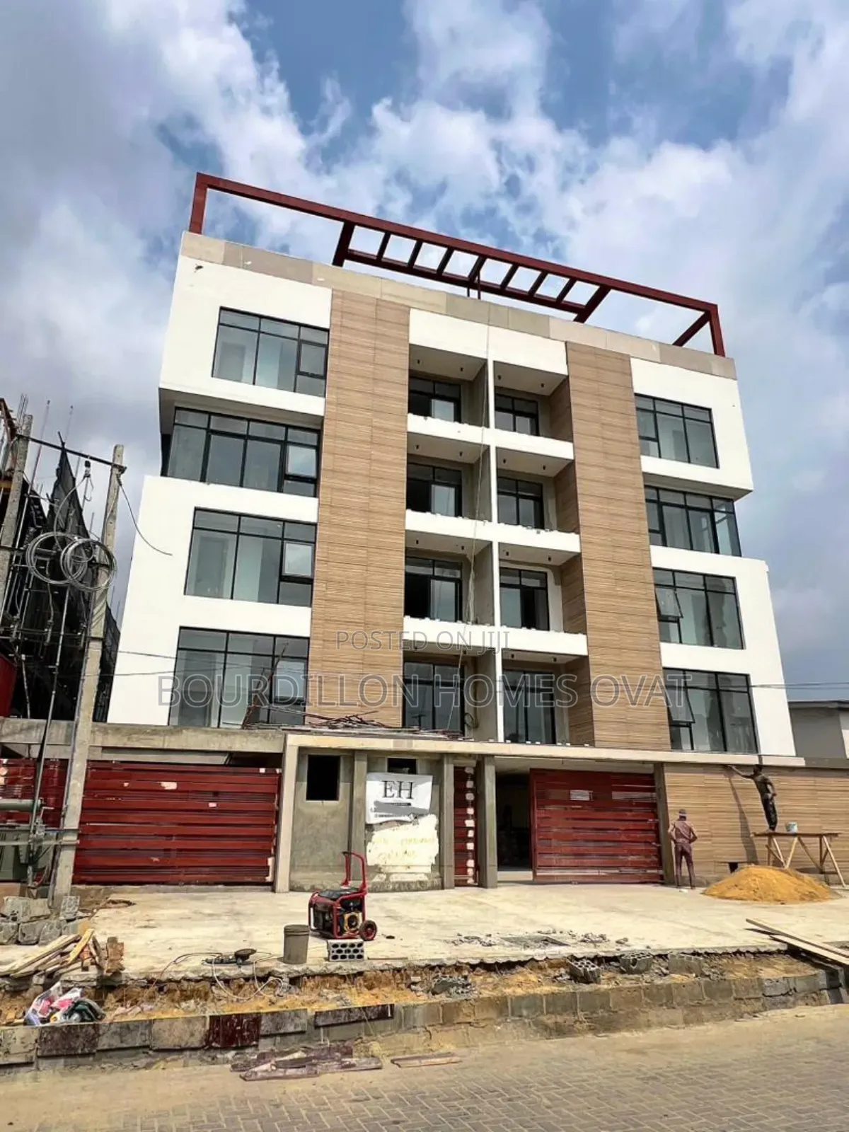 3bdrm Apartment in Lekki Phase 1 for sale