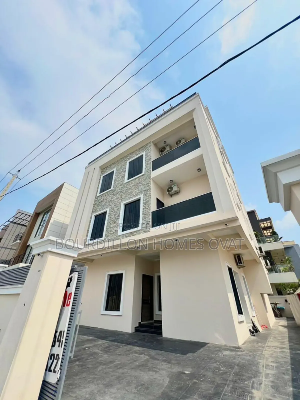 6bdrm Apartment in Lekki Phase 1 for sale