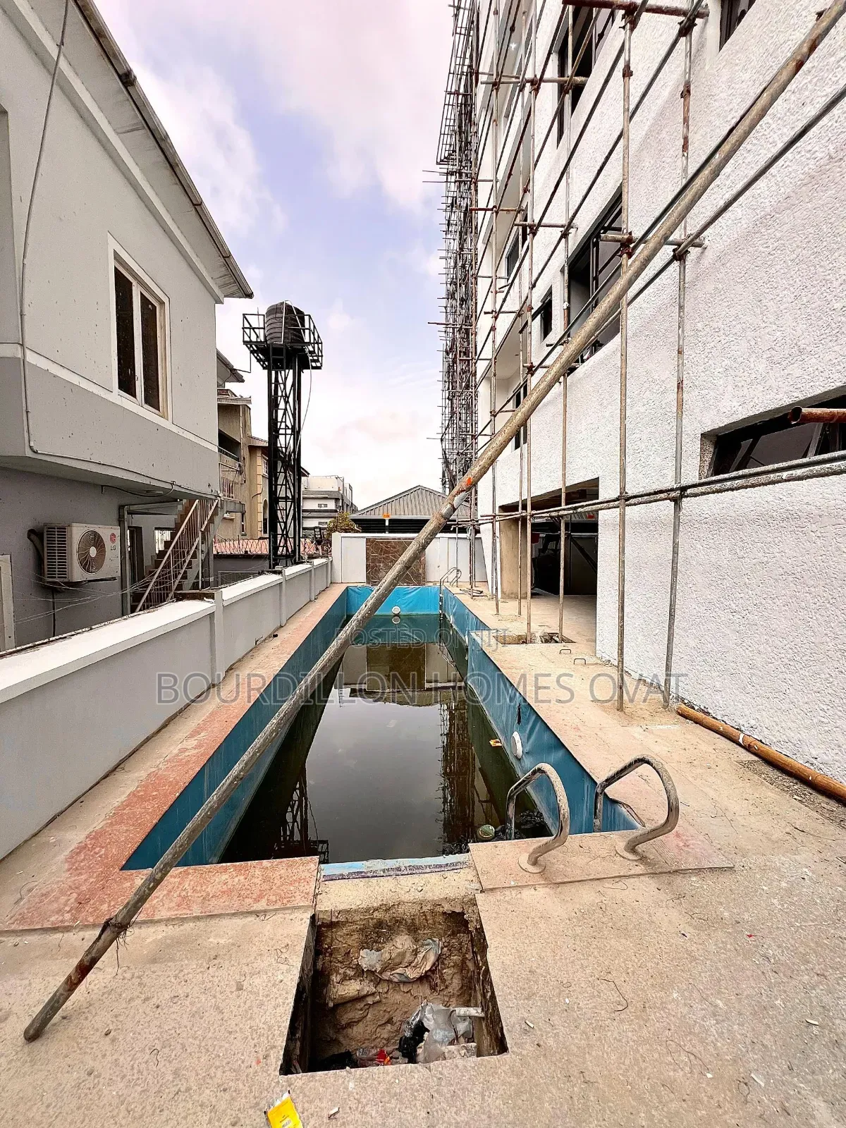 4bdrm Penthouse in Lekki Phase 1 for sale