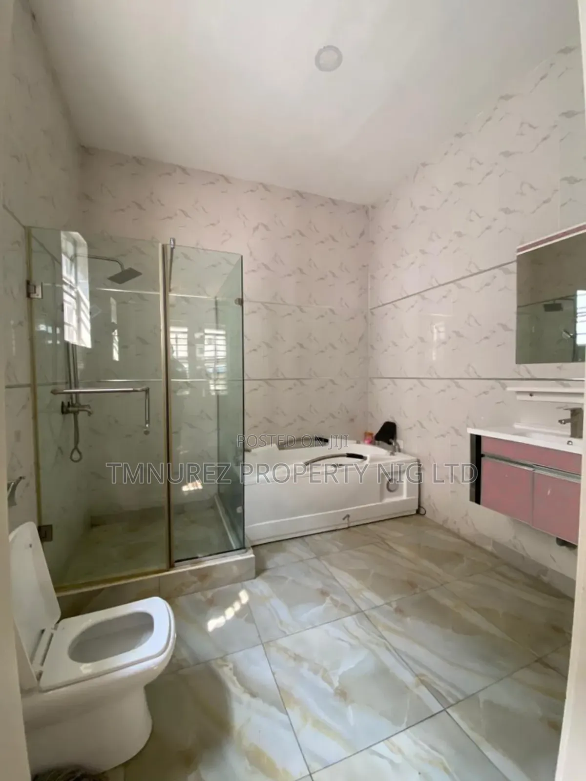1bdrm Apartment in Orchild Road, Chevron for rent