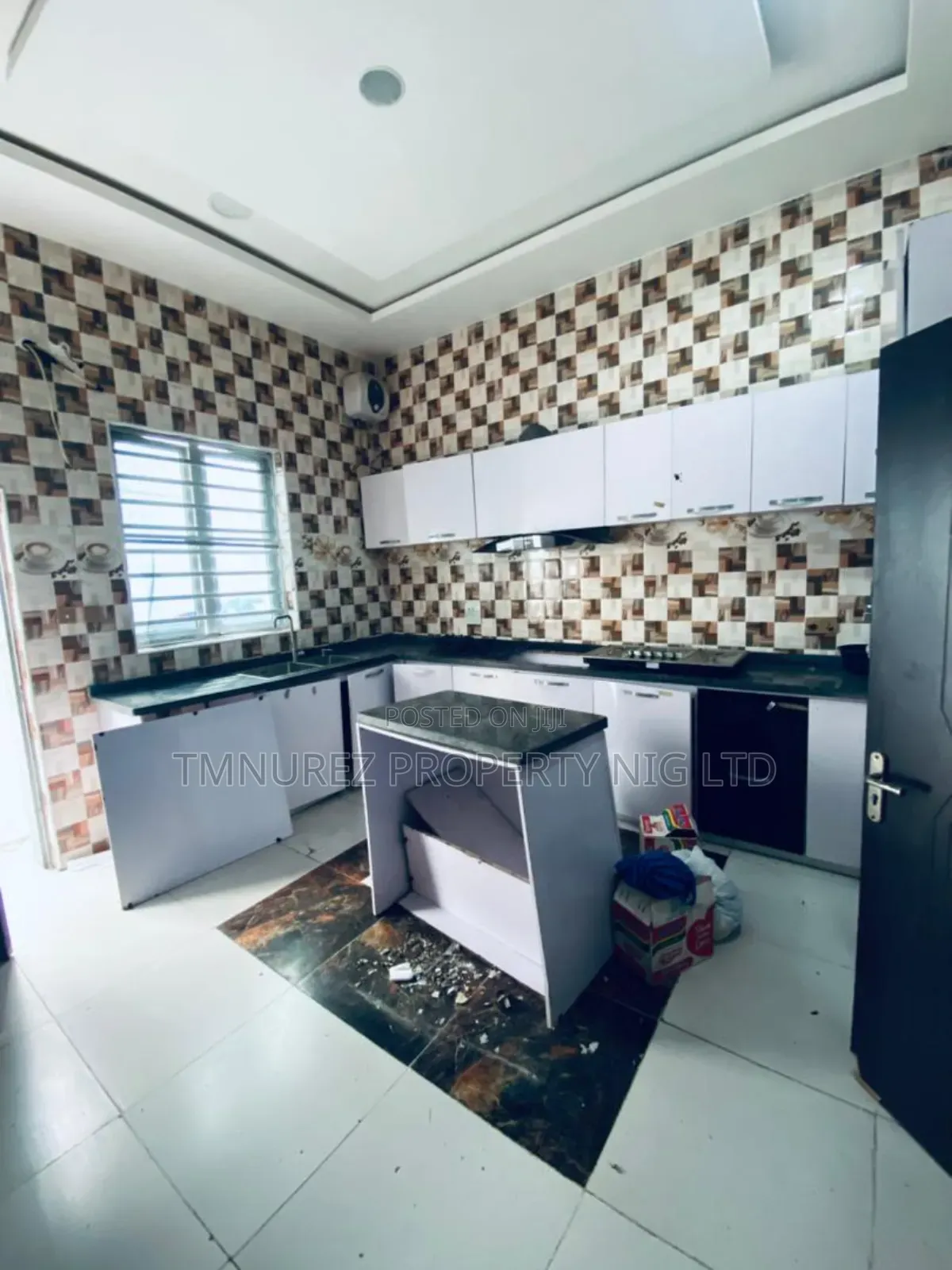 Studio Apartment in Orchild Road, Chevron for rent