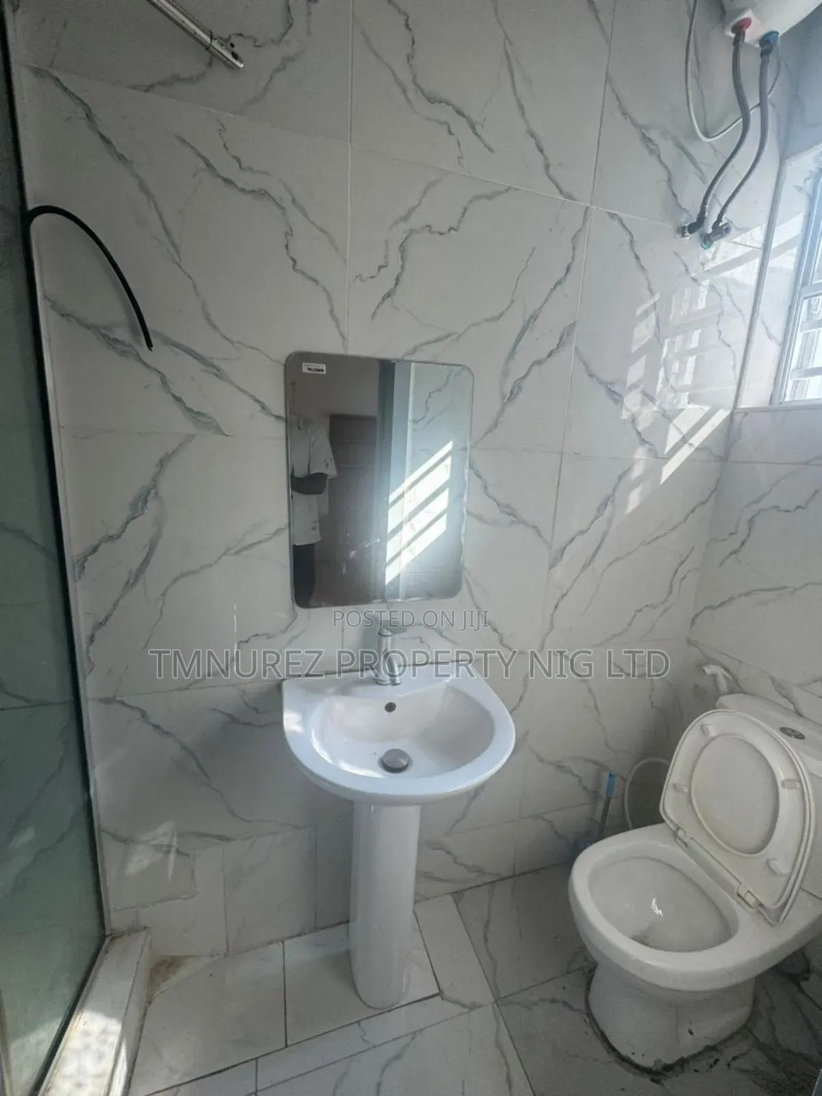 Mini Flat in Orchild Road, Chevron for rent