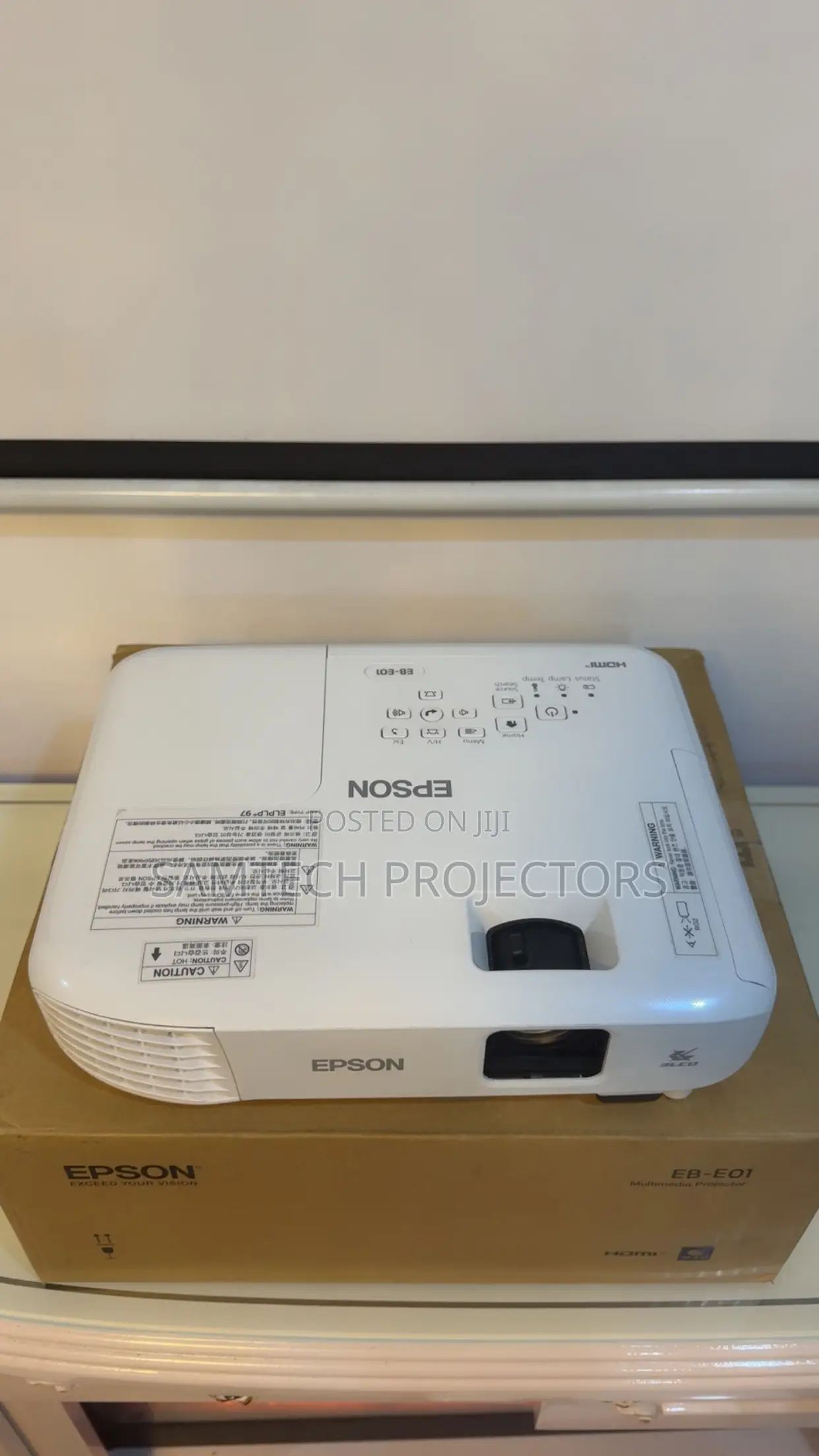 Brand New Epson Eb- E01 Daylight And Multimedia Projector