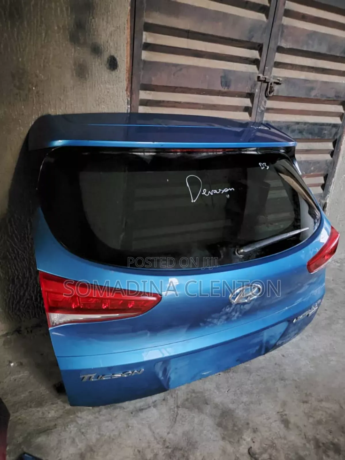 Complete Booth Hyundai Tucson 2017